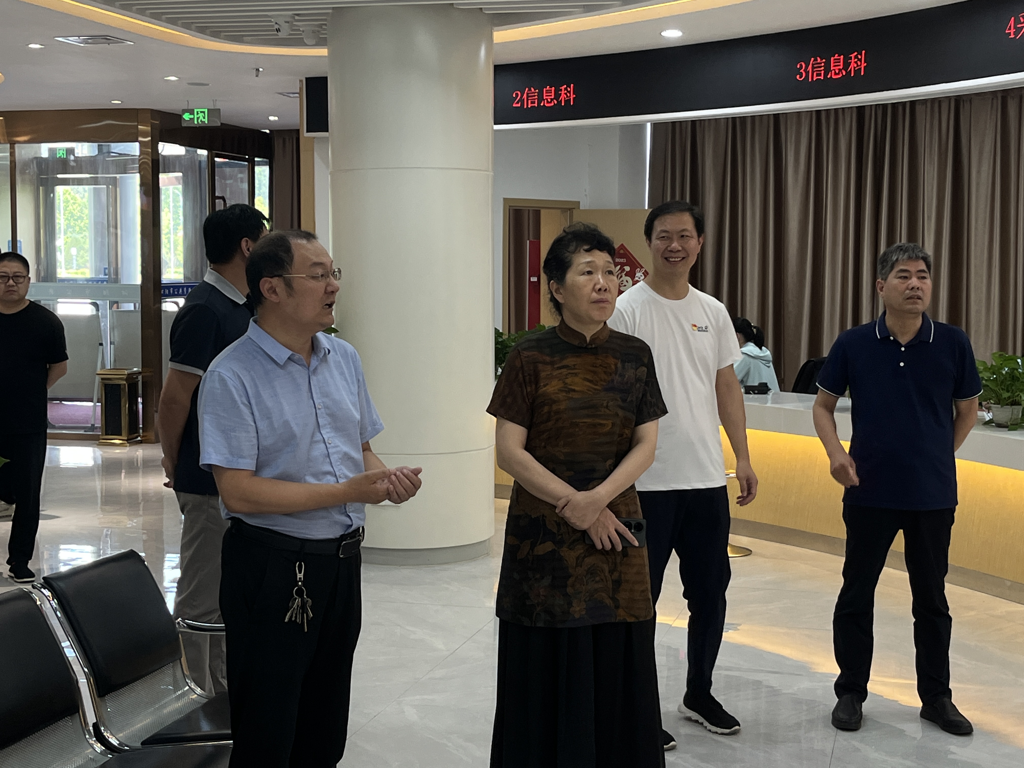 沁阳市政协领导莅临市公共资源交易中心参观警示教育基地